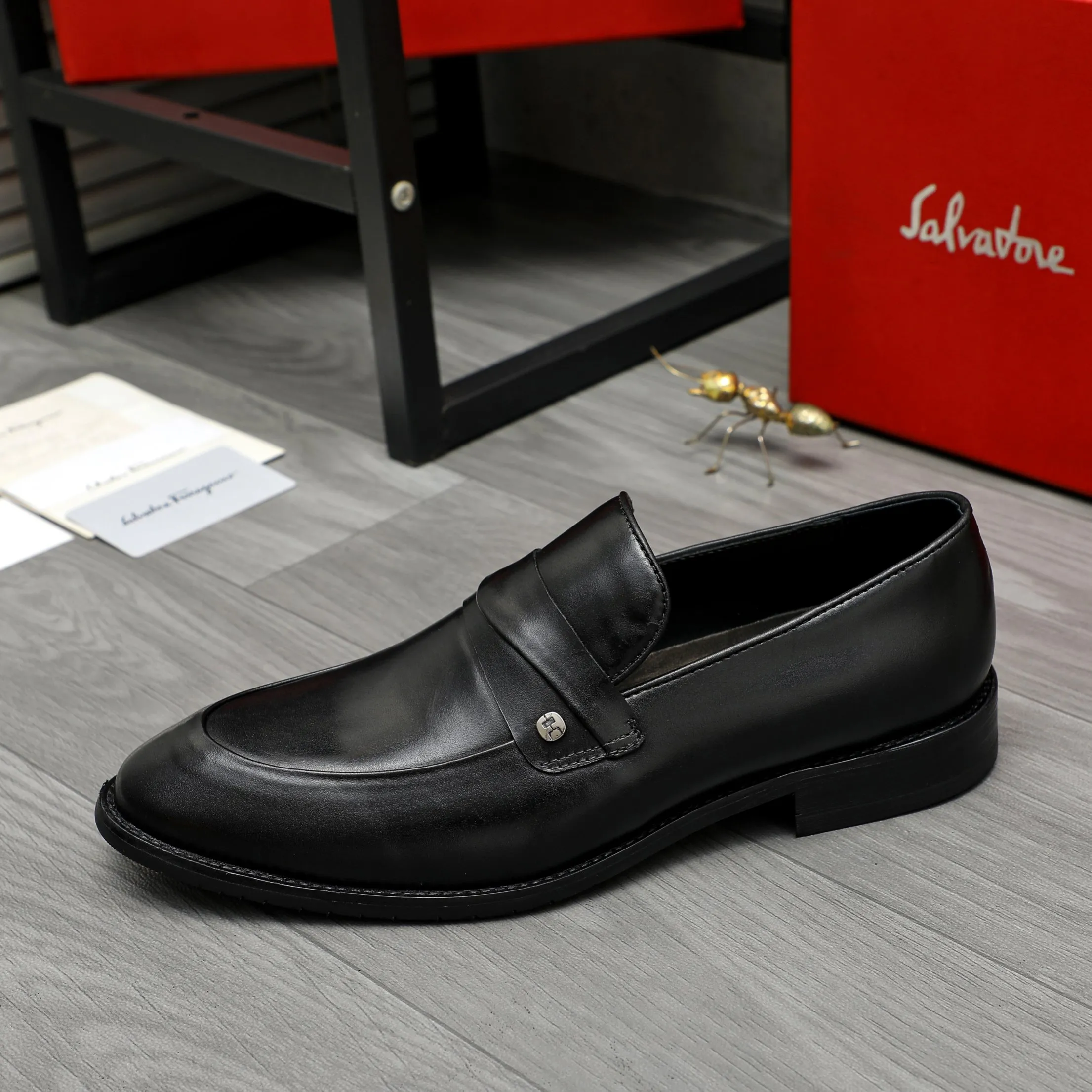 Men's men's shoes💰460 Product trademark: Ferragamo "Ferragamo" business slip-on leather shoes Regular size: 39-44 Product materials: Selected high-quality cowhide upper, cowhide lining, original outsole